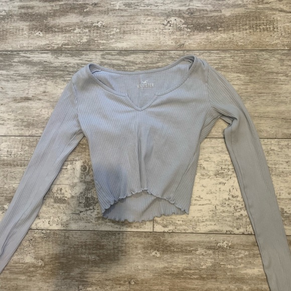 Women’s Hollister Long Sleeve Notch Neck Tees - Picture 3 of 4